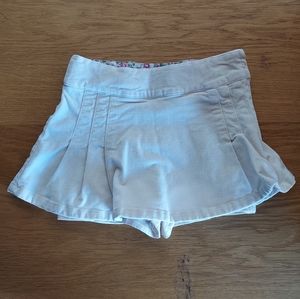 Pleated skirt with side zipper